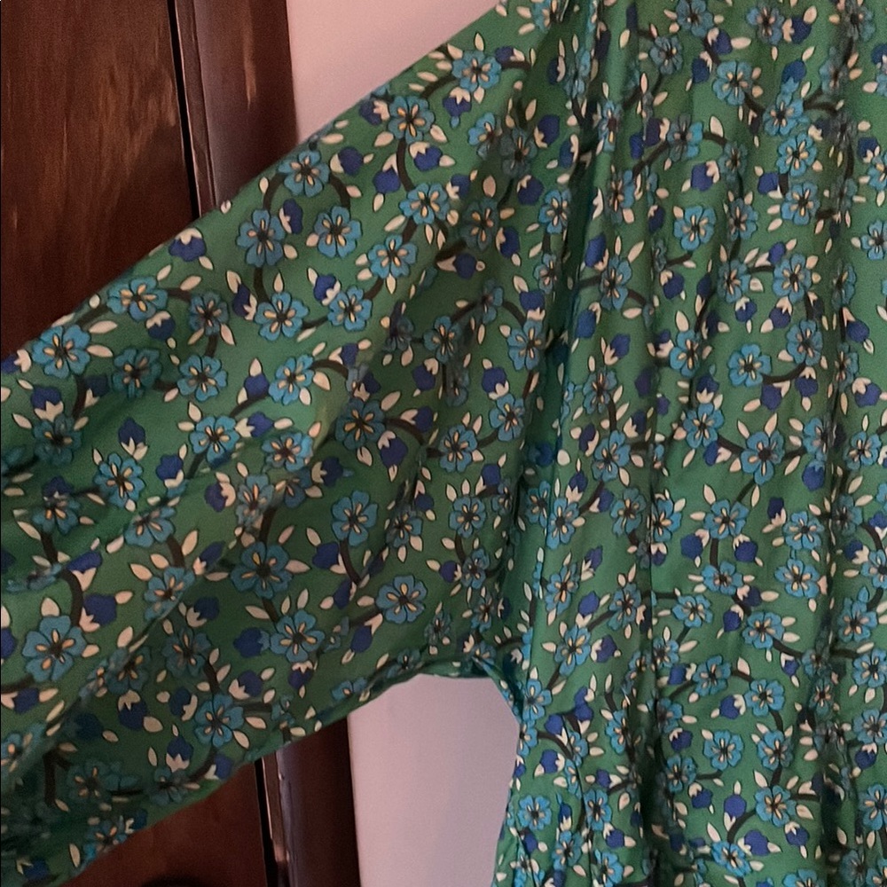 Green Floral Long Sleeve Blouse - Picture 4 of 7